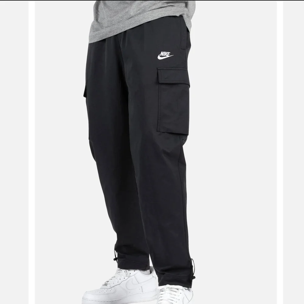 🚫SOLD!🚫Nike Sportwear Cargo Black pants Medium - Picture 3 of 8